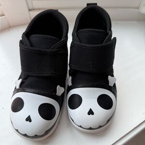Kids Skull Sneakers in Black and White